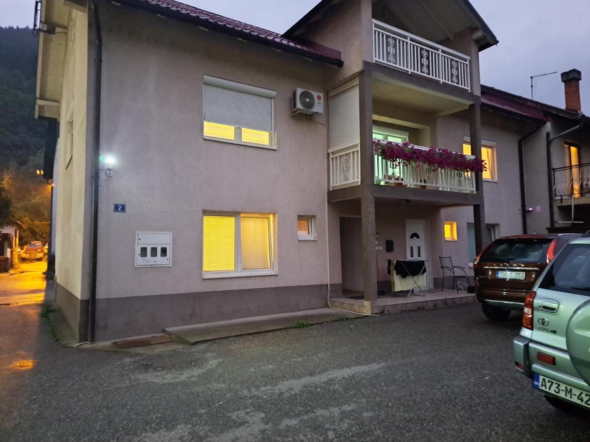 Ris Apartment *